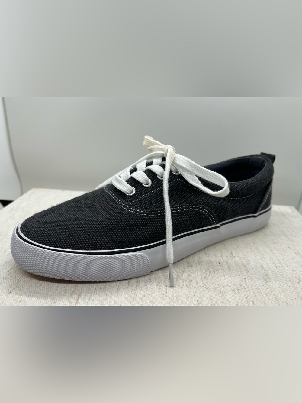 New Universal Thread Women’s Molly Sneaker Size 6 SINGLE LEFT ONLY Amputee Black
